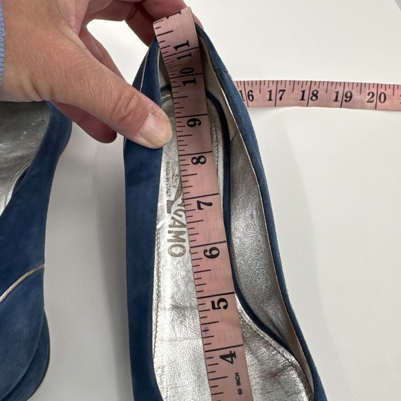 Salvatore Ferragamo Vara Blue Suede Heels Size 8 Silver Hardware VTG Classic - Picture 15 of 16